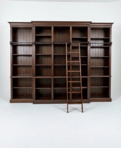 Gran estantería de biblioteca con escalera móvil – boekenkasten