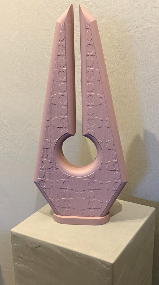 Image 1 of Escultura Echo Fork Terra Rosea de Rotan Hunt