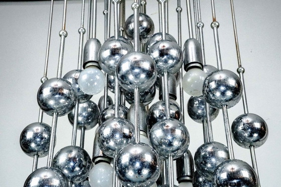 Image 1 of Italiaanse chromen kroonluchter met bolvormige elementen, jaren 70