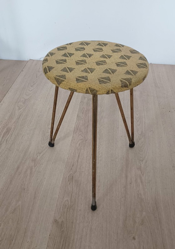 Tabouret vintage avec piètement en laiton – Metal, Textile (photo 5 of 9)