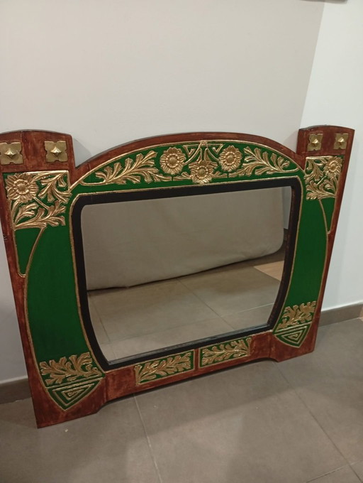 Spectaculaire en ongewone originele pre-art-decospiegel, gepolychromeerd en gedeeltelijk verguld met gesso