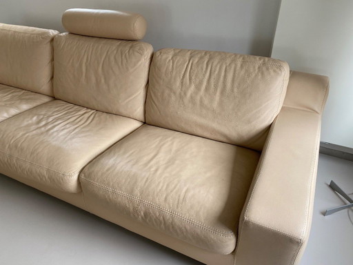 Canapé 3 places en cuir couleur champagne, design Machalke