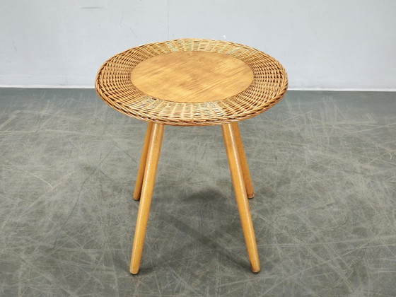 Image 1 of Table d'appoint en rotin et hêtre de Jan Kalous, Tchécoslovaquie, années 1970