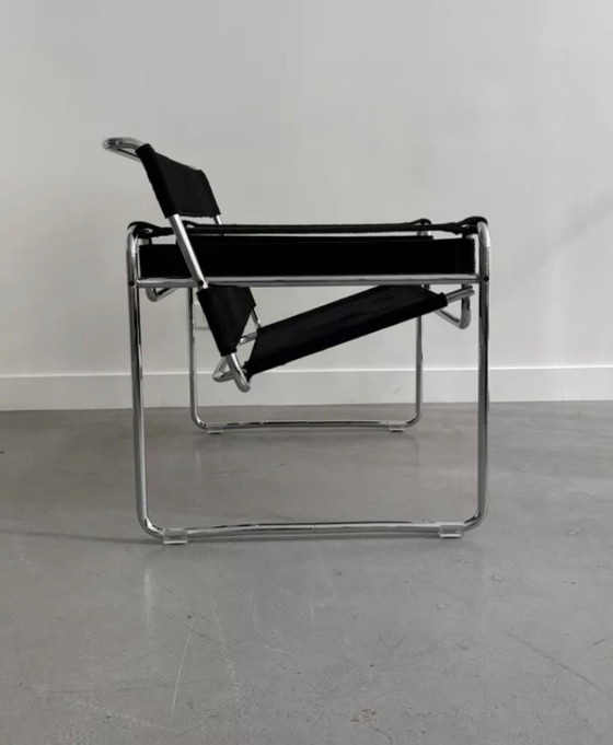 Image 1 of Poltrona Wassily di Marcel Breuer per Gavina