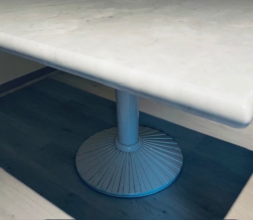 Table en marbre blanc de Carrare