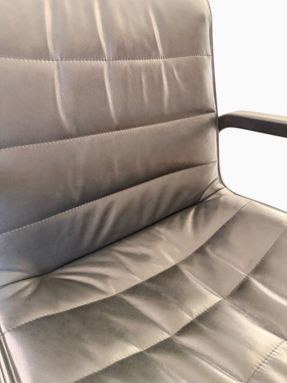 Image 1 of Een paar bureaustoelen van Richard Sapper voor Knoll - Zwart leer op glijders, circa 1979