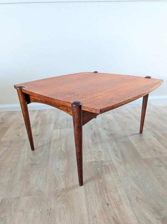 Image 1 of Table basse vintage en teck, style moderne du milieu du siècle (années 1960) – Plateau réversible