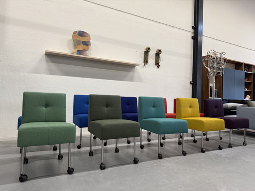 10 Gelderland 7714 Knopfstühle auf Rädern Designstuhl Stoff