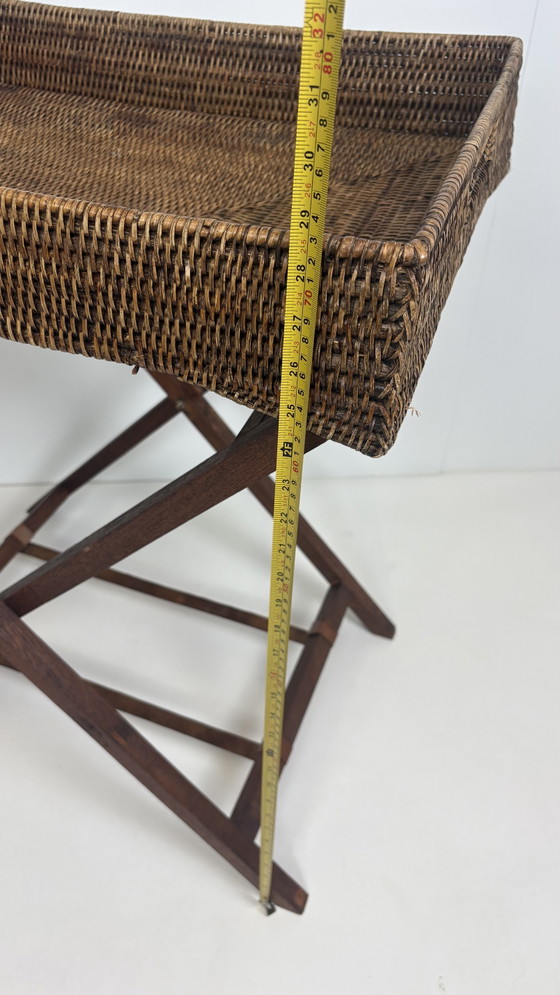 Image 1 of Plateau de service vintage en rotin / plateau de majordome pliant en bois