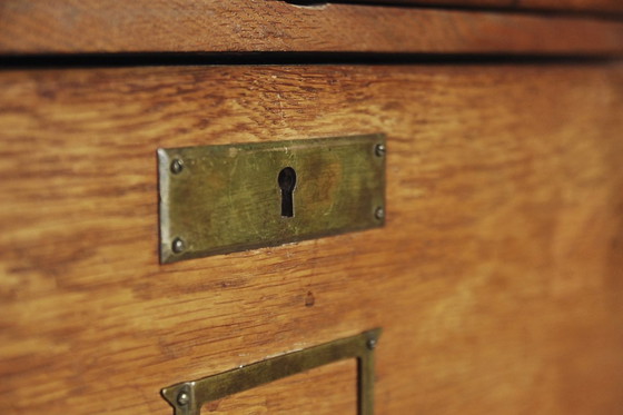 Image 1 of Mobiletto portadocumenti vintage industriale in rovere inglese con cassetti, anni '20