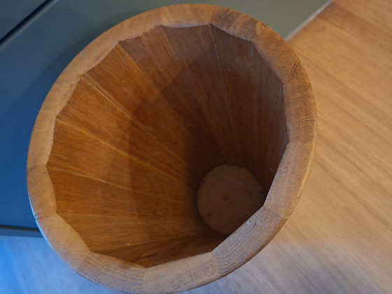 Image 1 of Schirmständer im Stil des Brutalismus der Mitte des 20. Jahrhunderts aus Massivholz, wahrscheinlich Eiche, ca. 1960er/70er Jahre