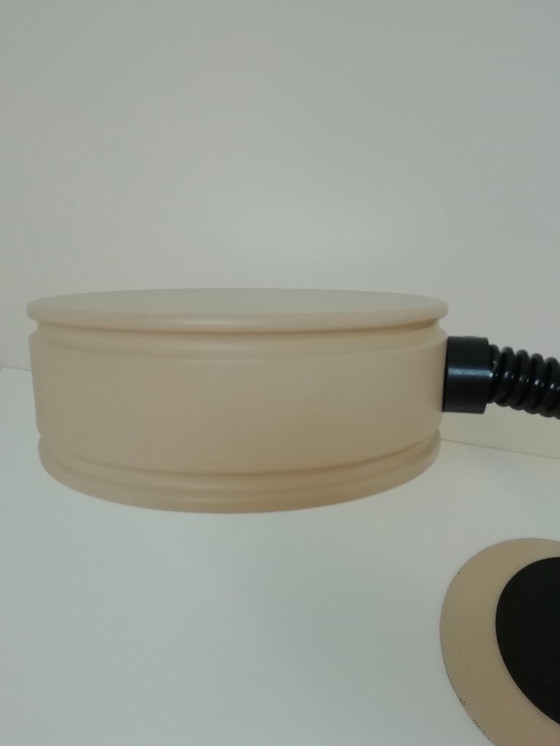 Image 1 of Prachtige lichtbruine vintage bureaulamp van Massive Lighting