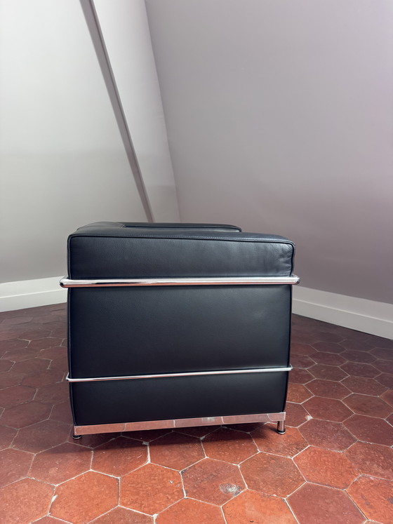 Image 1 of Fauteuil design en cuir noir – pièce élégante