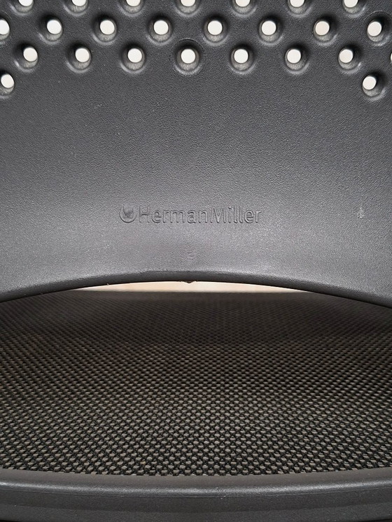 Image 1 of Fauteuil de bureau Herman Miller Caper noir – Design moderne intemporel