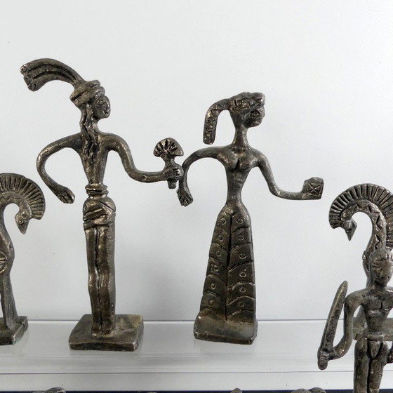 Image 1 of Pièces d'échecs minoennes en métal, conçues par Christoferus Sklavenitis, hauteur 14 cm