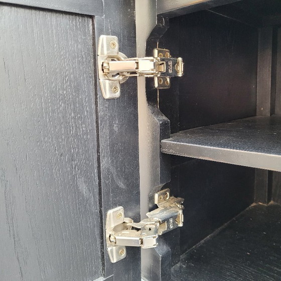 Image 1 of Buffet oriental en bois laqué et poignées gravées sur bois, XXe siècle – Japon