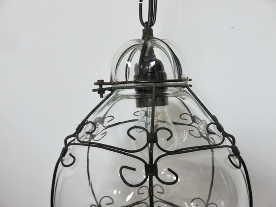 Image 1 of Lampada a sospensione in vetro soffiato a mano a forma di lanterna veneziana in una gabbia di metallo