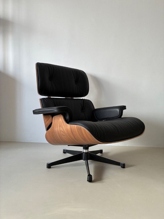 Image 1 of Vitra Eames Lounge Chair & Ottoman NIEUW