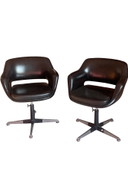Coppia di poltrone Executive Model 71 di Eero Saarinen (1950), iconica produzione italiana su licenza Knoll.
