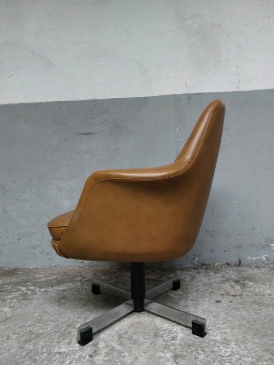 Mid-Century Swivel Chairs – Draaistoelen, Plastic (photo 35 of 39)