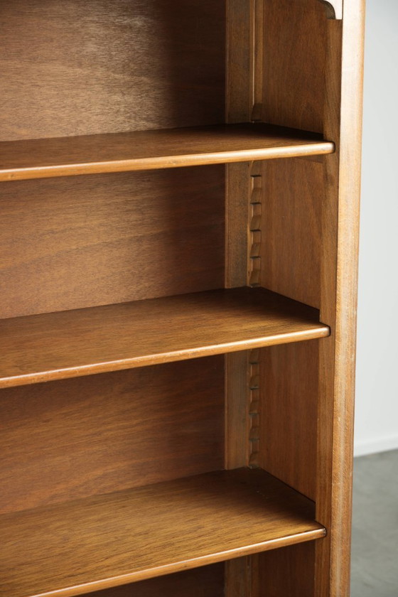 Image 1 of Antieke Engelse boekenkast/ legkast uit eind 19e eeuw met een mooie uitstraling in een subtiel formaat