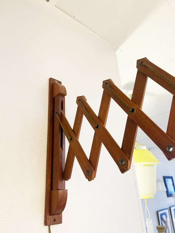 Applique accordéon scandinave en teck – abat-jour PERSPEX 1960 – Appliques murales, Wood (photo 3 of 6)