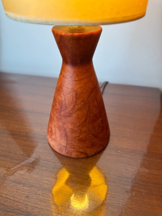 Image 1 of Lampe aus rotem Marmor, Art déco der 1960er Jahre