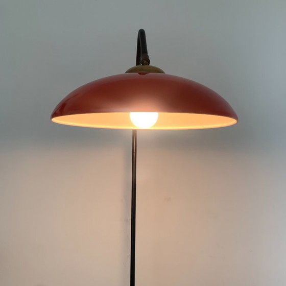 Image 1 of Beistelltisch mit Leselampe und passendem Zeitungstisch