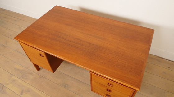 Image 1 of Bureau vintage | Conception danoise | Teck | Arné Vodder