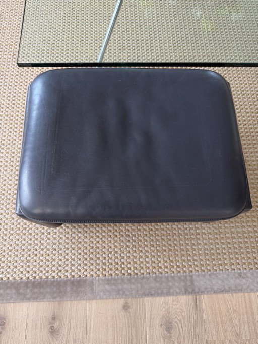 DeSede DS Series Blue Leather Stool, Ottoman – de Sede, hockers en poefs (photo 2 of 7)