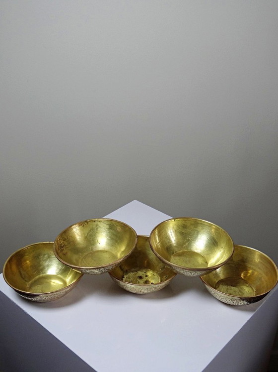 Image 1 of Set di 5 ciotole da hammam islamiche in rame incise a mano, inizio XX secolo.