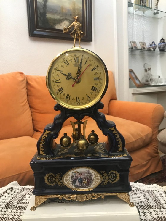 Image 1 of Garniture d'horloge, vases et coffre en porcelaine de Limoges/Sèvres