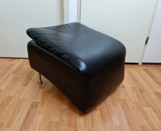 Image 1 of Puf reposapiés otomano Schillig de cuero negro