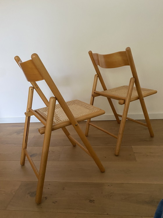 Lot de 2 chaises Habitat vintage - Chaises pliantes - Bois de hêtre et sangles en rotin - Années 70/80 (photo 3 of 13)