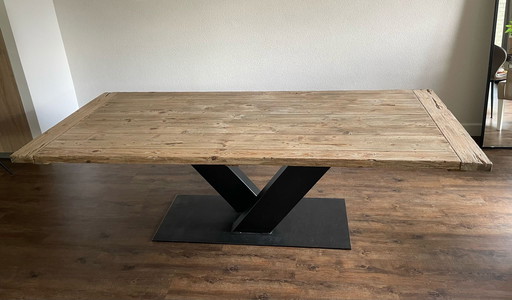 Industrieel eikenhouten eettafel 240x100 met stalen poot