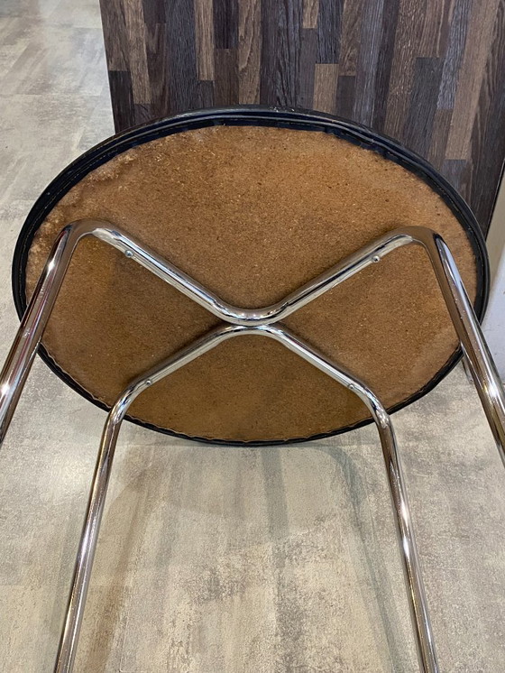Image 1 of Tavolino laterale vintage in stile Bauhaus cromato e similpelle nera, anni '70