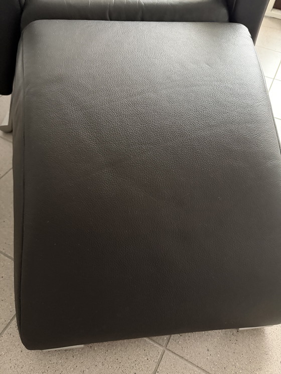 Image 1 of Rolf Benz 322 schwarzer Sessel mit 322 schwarzem Hocker. 