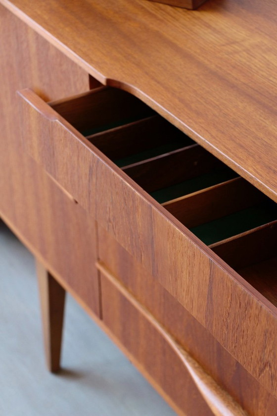 Image 1 of Skandinavisches Teak-Sideboard, 1960er Jahre - Restauriertes Beautility-Sideboard