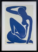 Henri Matisse: “Nu bleu l”. Gesigneerd in de plaat.  Offsetlithografie in Galerielijst met ontspiegeld acrylglas. 