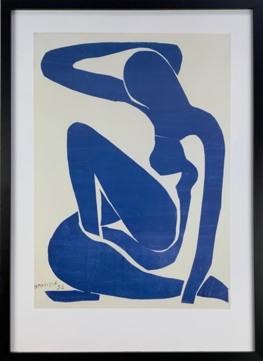 Henri Matisse: “Nu bleu l”. Gesigneerd in de plaat.  Offsetlithografie in Galerielijst met ontspiegeld acrylglas. 