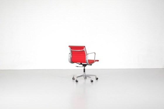 Image 1 of Stoel "EA 117" van Charles Ray Eames voor ICF, Verenigde Staten, 1969.