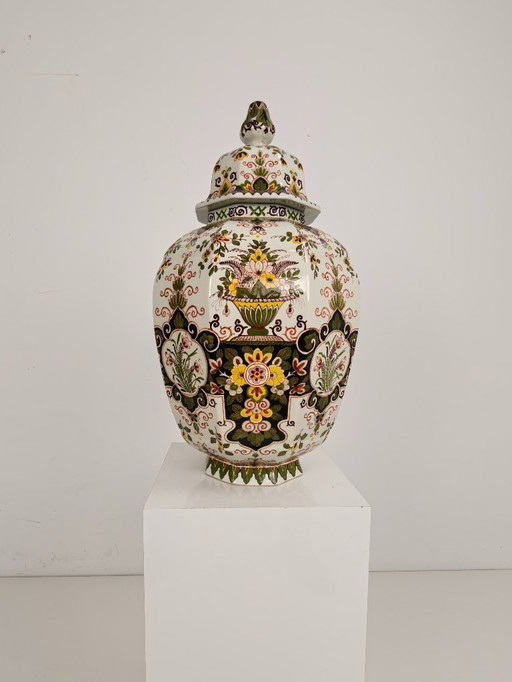 Makkum Tichelaar lidded jar, hand-painted porcelain – NL