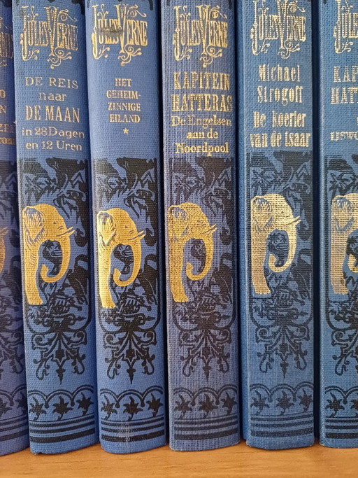 Libri di Jules Verne | 9 Copertine Rigide in Lino Blu | Libri d'Avventura Classici | Collezione | 028 (photo 2 of 6)