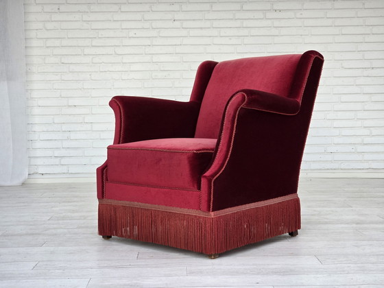 Image 1 of Fauteuil danois des années 1960, velours d'ameublement rouge cerise, bois de frêne, original