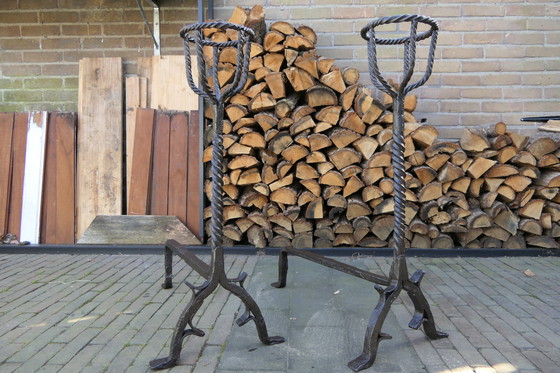 Image 1 of Paire de grands fers à repasser ou boules à feu en fer forgé (Andier)