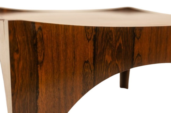 Image 1 of Paire de bouts de canapé ou tables basses en palissandre. Années 1970