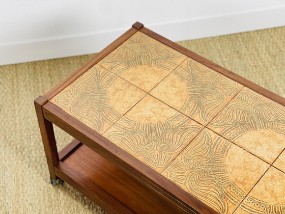 Image 1 of Table basse vintage en teck et céramique à roulettes, 1960
