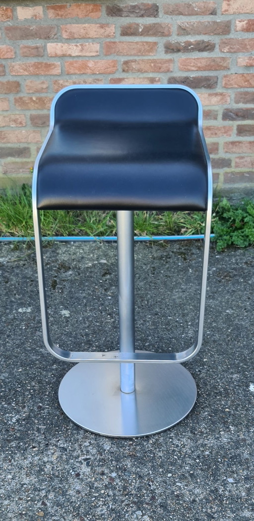 1 taburete Lem - La Palma de cuero negro