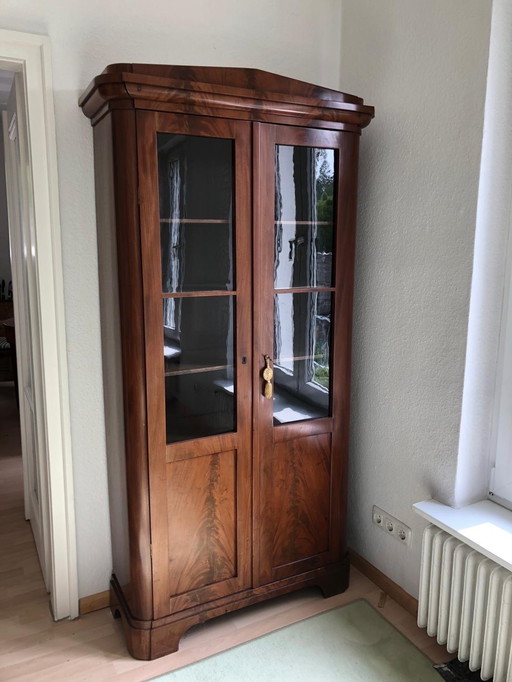 Vetrina Biedermeier circa 1825/30, mogano piramidale