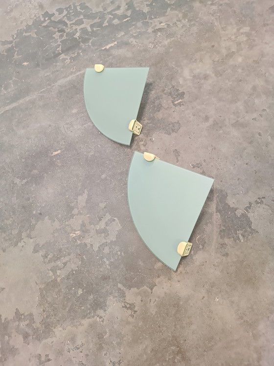 Image 1 of 2 étagères d'angle en verre vintage pour salle de bain